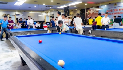 124 người lao động tranh tài với bộ môn billiard